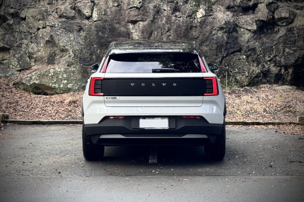 2026 Volvo EX30 Cross Country  Ultra Twin Motor Performance SUV Image 7