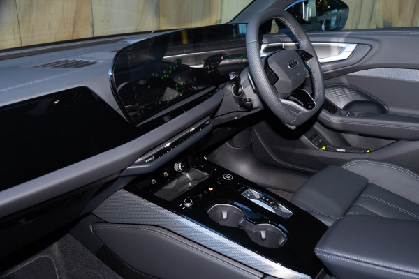 2025 Audi A5 B10 e-hybrid S-Line 270Kw Sedan image 7