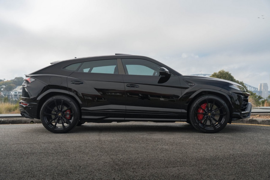 2022 Lamborghini Urus SUV Image 3