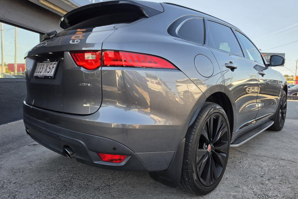 2017 MY18 Jaguar F-PACE X761 25t R-Sport SUV Image 9