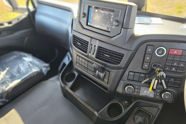 2025 Iveco S-way AXLE RIGIDS Cab Chassis Image 15