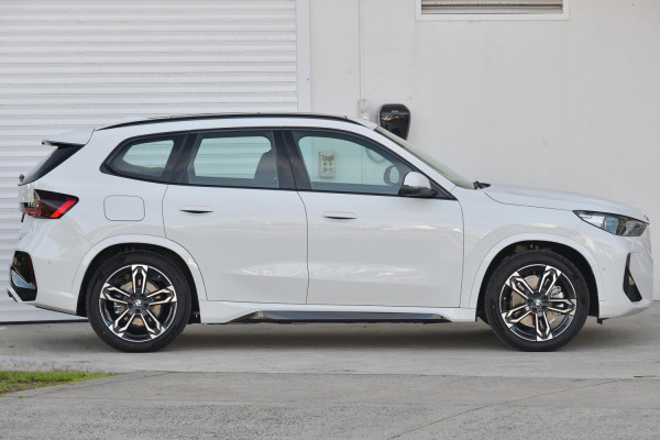 2026 BMW iX1 U11 xDrive30 M Sport SUV image 3