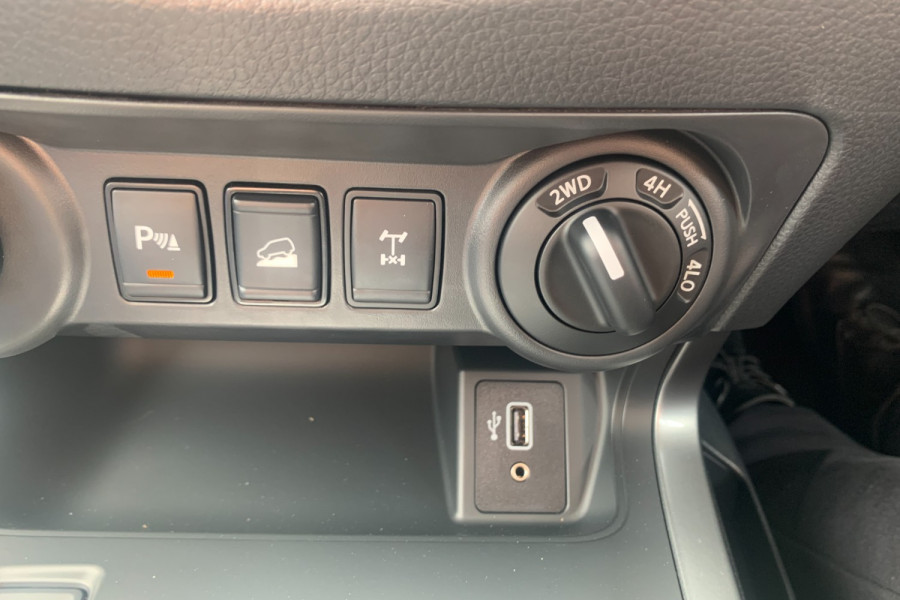 2024 Nissan Navara D23 ST Ute Image 16
