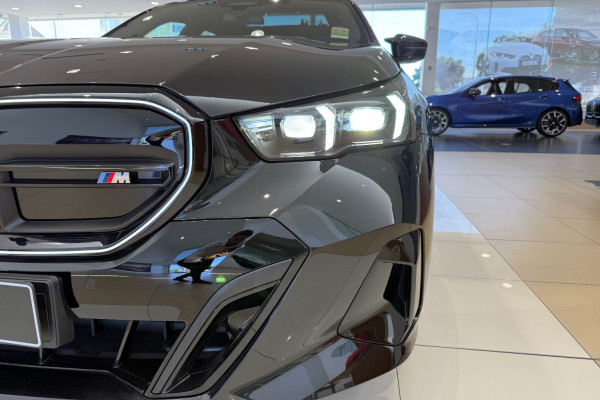 2024 BMW i5 Touring G61 M60 xDrive Touring Wagon Image 5