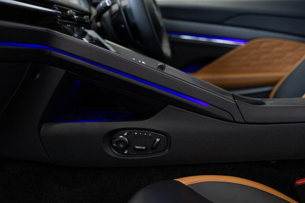 2025 Aston Martin DB12   Coupe Image 6
