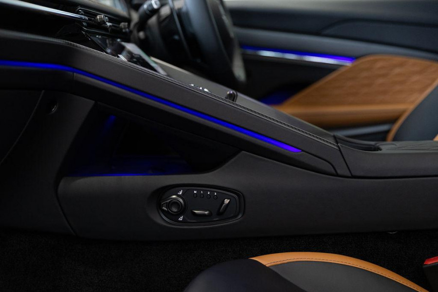 2025 Aston Martin DB12   Coupe Image 6