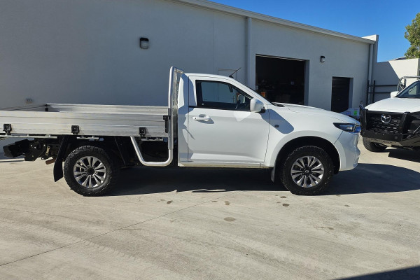 2023 Mazda BT-50 TF XT Cab Chassis Image 2