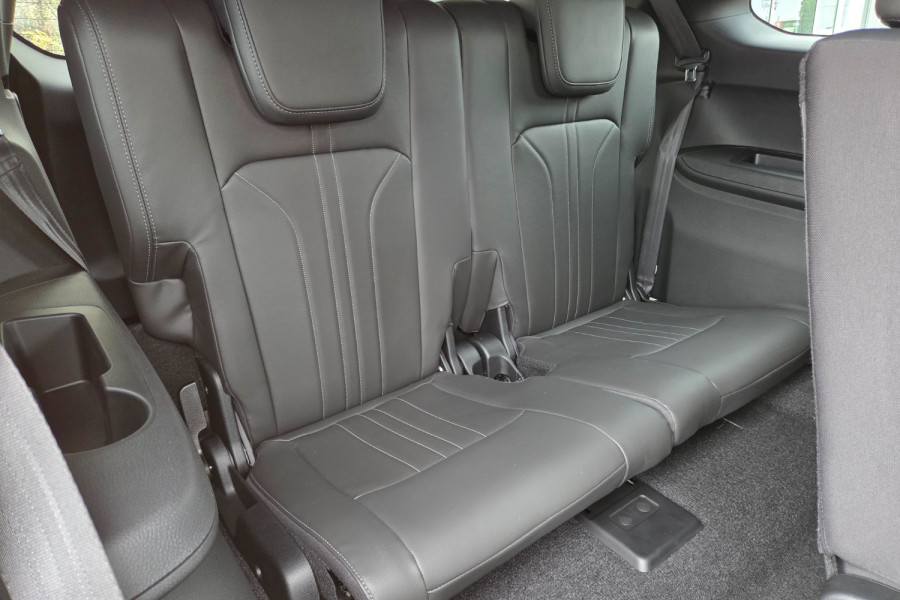 2025 Isuzu MU-X LS-T SUV Image 11