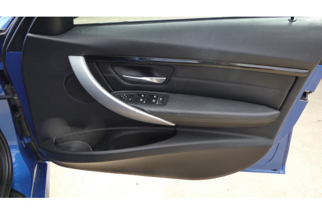2016 BMW 330i F30 LCI LUXURY LINE Sedan Image 16