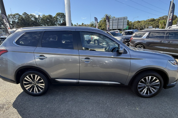 2021 Mitsubishi Outlander ZL Exceed SUV Image 11