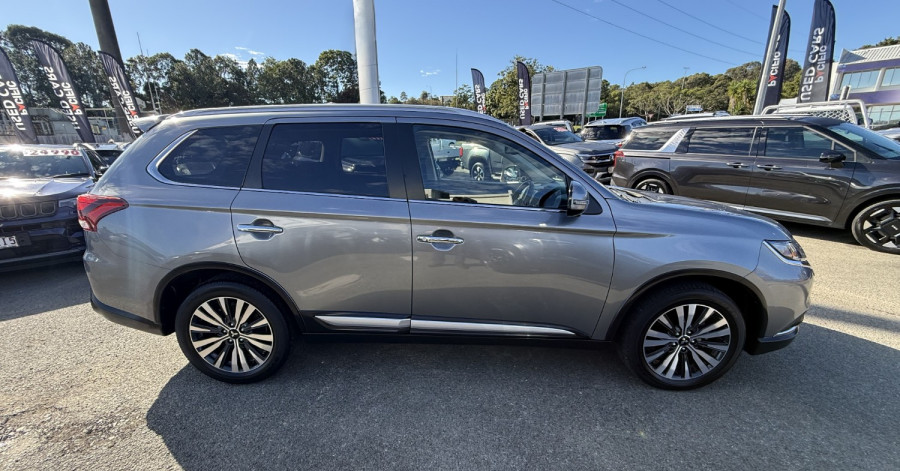 2021 Mitsubishi Outlander ZL Exceed SUV Image 11