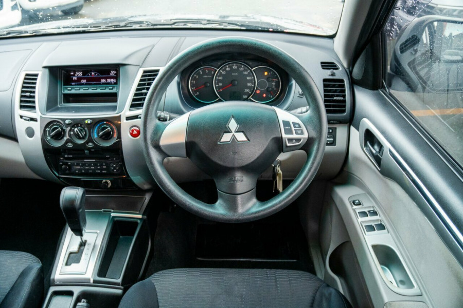 2012 Mitsubishi Challenger PB Wagon Image 10