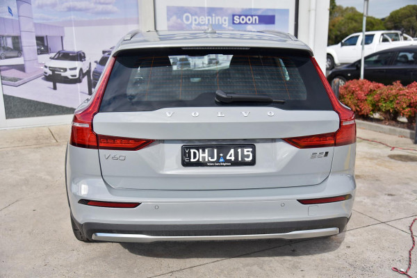 2024 MY25 Volvo V60 Cross Country  Ultra B5 Bright Wagon Image 4