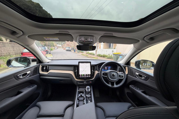 2025 Volvo XC60 UZ Plus T8 Plug-in Hybrid SUV Image 9