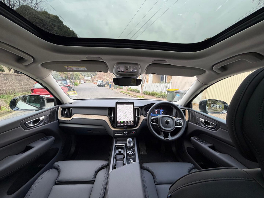 2025 Volvo XC60 UZ Plus T8 Plug-in Hybrid SUV Image 9
