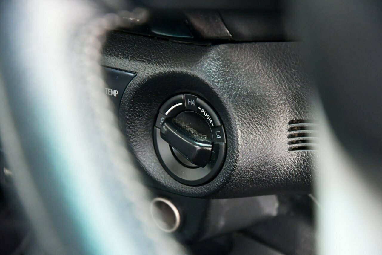 2017 Toyota Hilux GUN126R SR5 Double Cab Ute Image 18