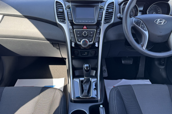 2015 Hyundai i30 GD2 Active Hatch Image 11