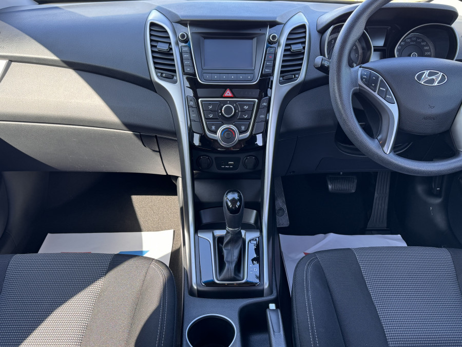 2015 Hyundai i30 GD2 Active Hatch Image 11
