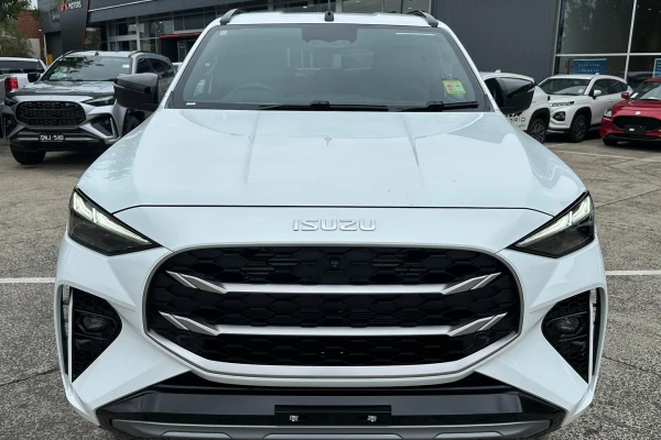 2026 MY25.5 Isuzu MU-X RJ LS-T SUV Image 2