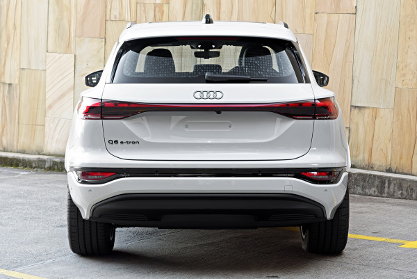 2026 Audi Q6 e-tron SUV image 5