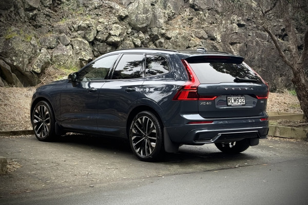 2025 Volvo XC60 UZ Ultra B5 Dark SUV Image 4