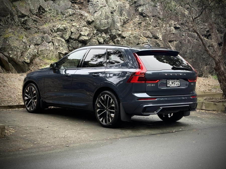 2025 Volvo XC60 UZ Ultra B5 Dark SUV Image 4