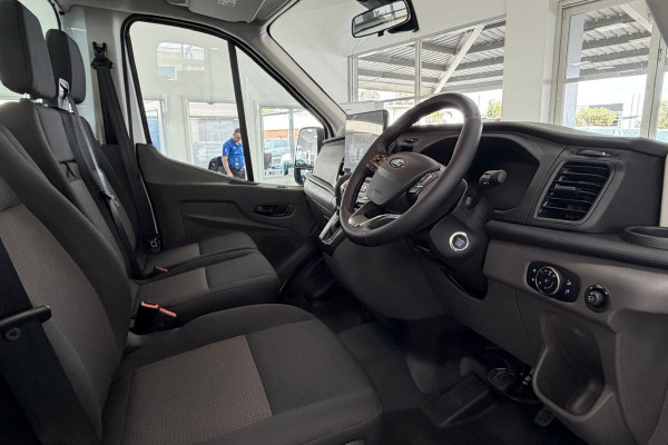 2025 MY25.75 Ford Transit VO 500E Cab Chassis Image 10