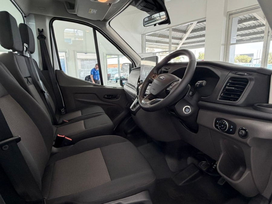 2025 MY25.75 Ford Transit VO 500E Cab Chassis Image 10