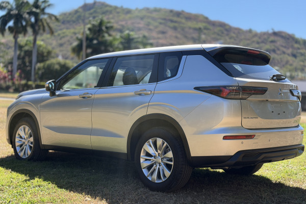 2026 Mitsubishi Outlander ZM ES SUV Image 4