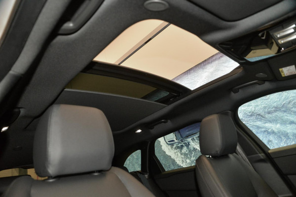 2024 MY25.5 Land Rover Range Rover Velar L560 P250 Dynamic SE SUV image 19
