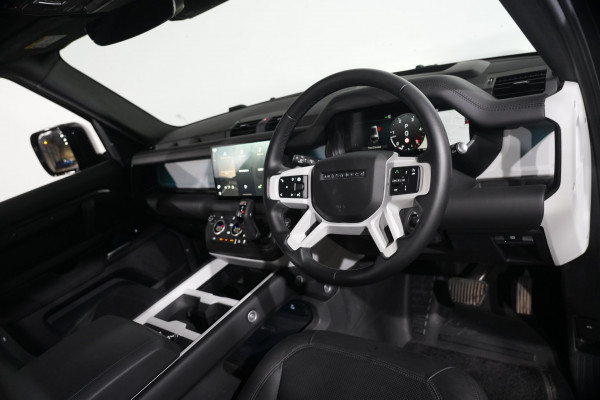 2025 Land Rover Defender L663 130 D350 X-Dynamic SE SUV image 11