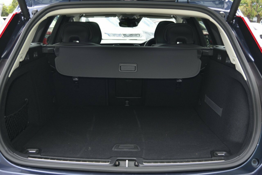 2019 MY20 Volvo V60 F-Series T5 Momentum Sedan Image 19