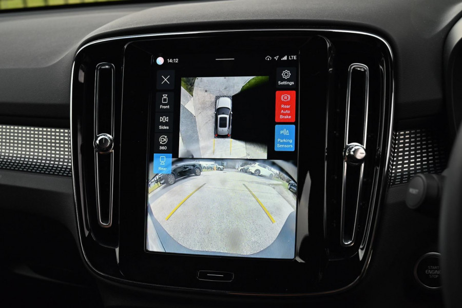 2025 Volvo XC40 XZ Ultra B4 Bright SUV Image 7