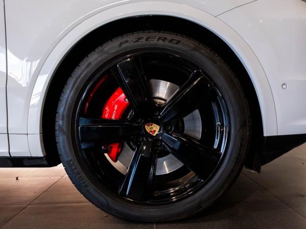 2023 MY24 Porsche Cayenne S SUV image 6