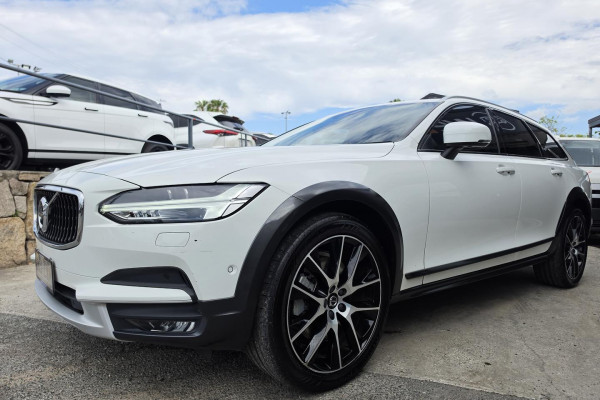 2019 Volvo V90 Cross Country P Series D5 Wagon Image 3