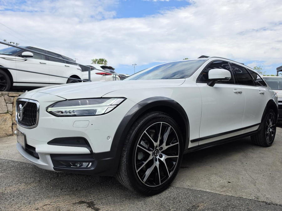 2019 Volvo V90 Cross Country P Series D5 Wagon Image 3