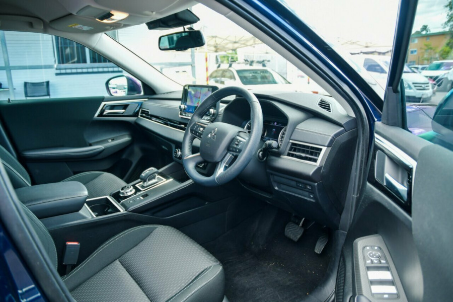 2023 MY24 Mitsubishi Outlander ZM LS SUV Image 17