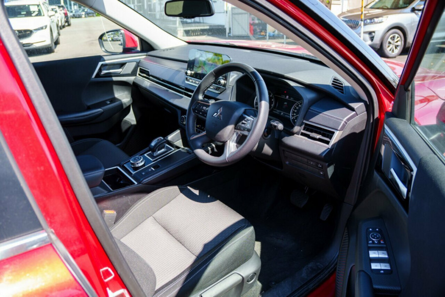 2024 Mitsubishi Outlander ZM LS SUV Image 16