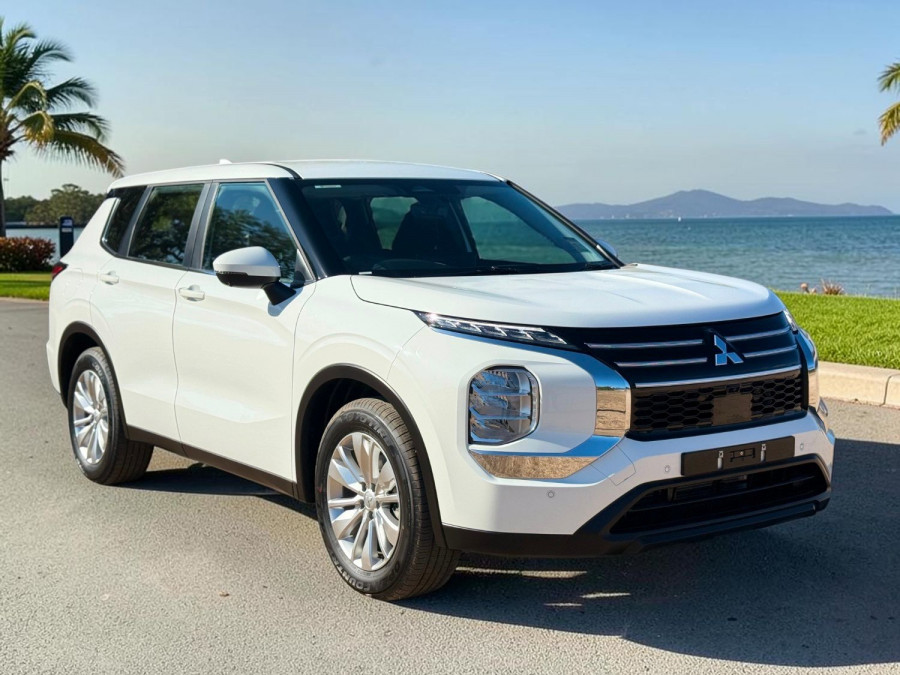 2025 Mitsubishi Outlander ZM ES SUV Image 1