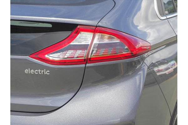 2019 Hyundai IONIQ AE.2 electric Premium Hatch Image 3