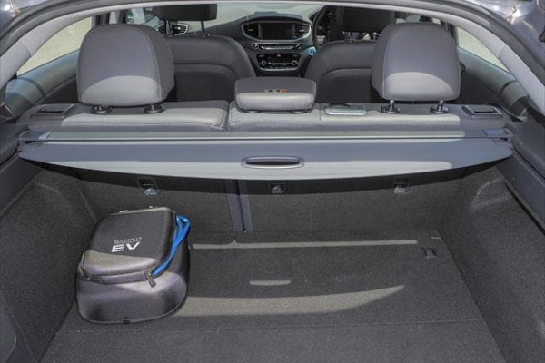 2019 Hyundai IONIQ AE.2 Electric Premium Hatch Image 4