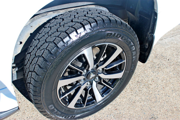 2016 Mitsubishi Pajero Sport QE GLS SUV Image 9