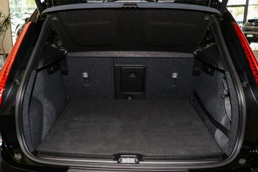 2019 Volvo XC40 XZ T4 Momentum Suv Image 20