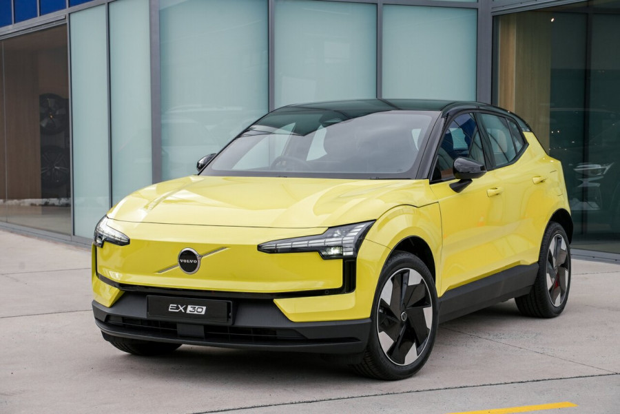 2024 MY25 Volvo EX30  Single Motor Extended Range Plus SUV Image 4