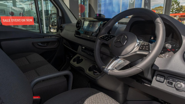2026 Mercedes-Benz Sprinter VS30 315CDI Bus image 7