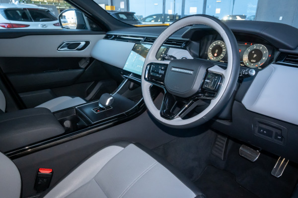 2026 Land Rover Range Rover Velar L560 P250 Dynamic SE SUV image 9