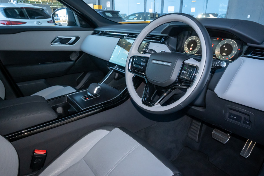 2026 Land Rover Range Rover Velar L560 P250 Dynamic SE SUV