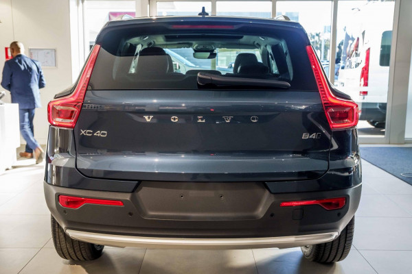2026 Volvo XC40 XZ Ultra B4 Bright SUV Image 2