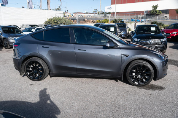 2022 Tesla Model Y  Rear-Wheel Drive SUV image 3