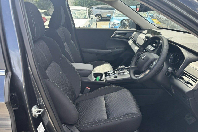 2024 Mitsubishi Outlander ZM LS SUV Image 14